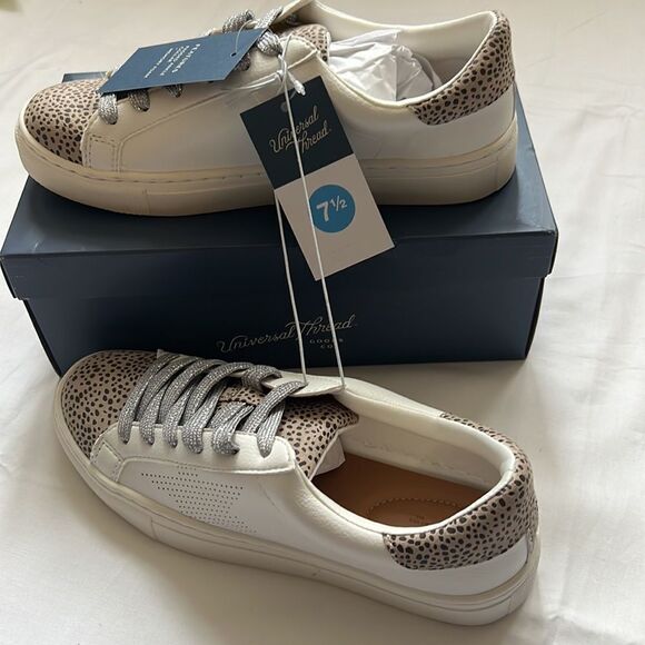 𝅺⭐️nwt Universal Thread Cadey Sneakers⭐️ - Picture 3 of 6
